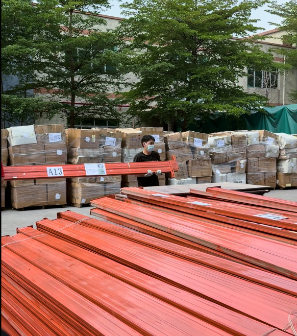 广州铧世家具制造有限公司搬迁案例:家具防护、楼道搬运与物资分类整理案例图片
